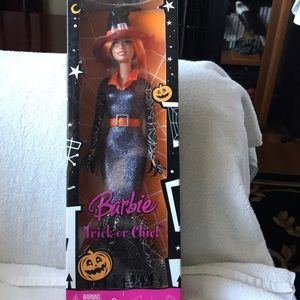 2008 Barbie Trick or Chic!